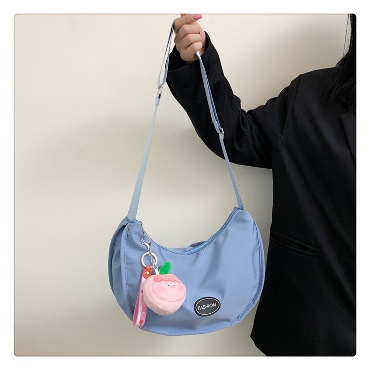 Super-flamming little girl's summer tarpaulin bag, 2023 new women's sports bag, students' leisure dumplings