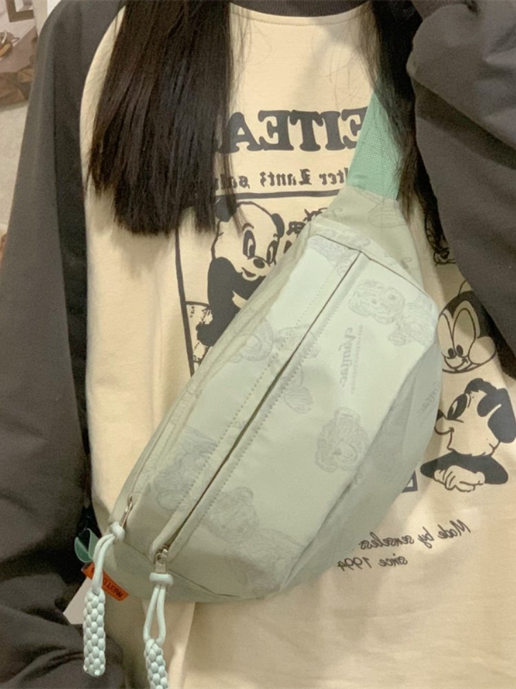 A small backpack with a large chest bag, a new 2024 for the rest of the world