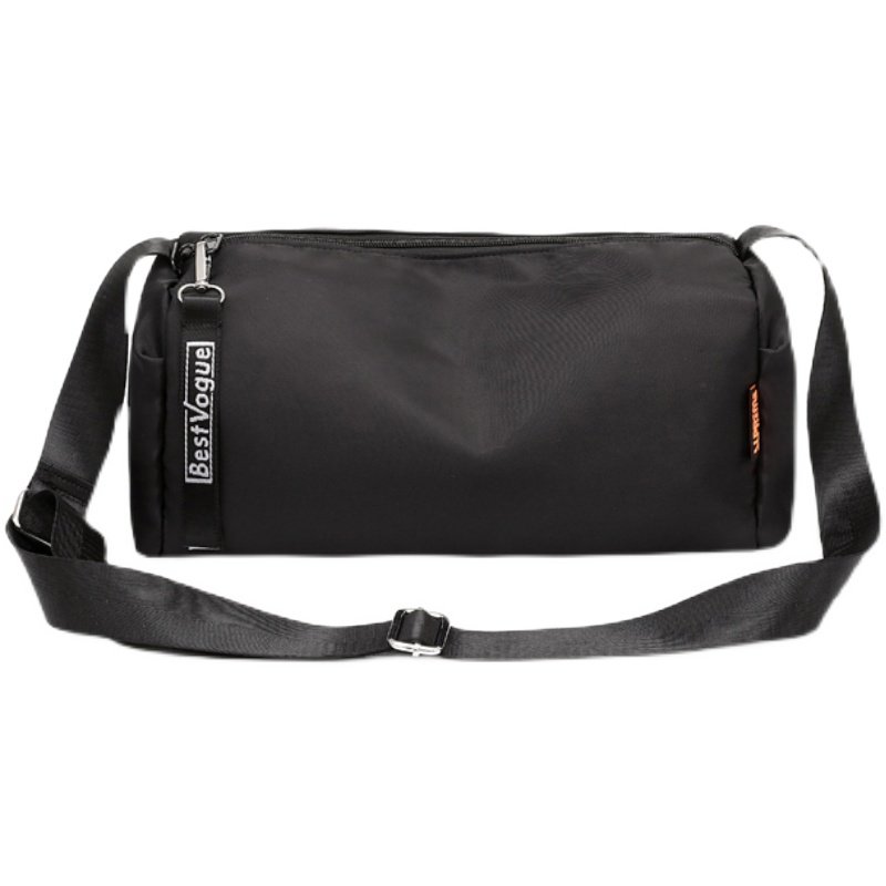A simple short-distance travel kit, a single-shoulder cylindrical exercise kit, a water-slash-and-light nylon bag, and a recreational pack