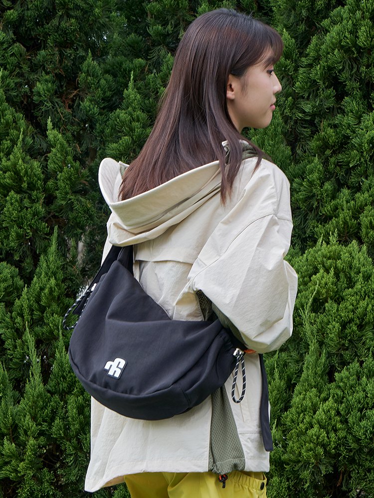 VAOPER WITH THE TEENS RIDES A ONE-SIZE-SIZE, ONE-SHOULDER-SIZE-SIZE-SIZE-SIZE HUSKED MAN WITH A VALET BAG