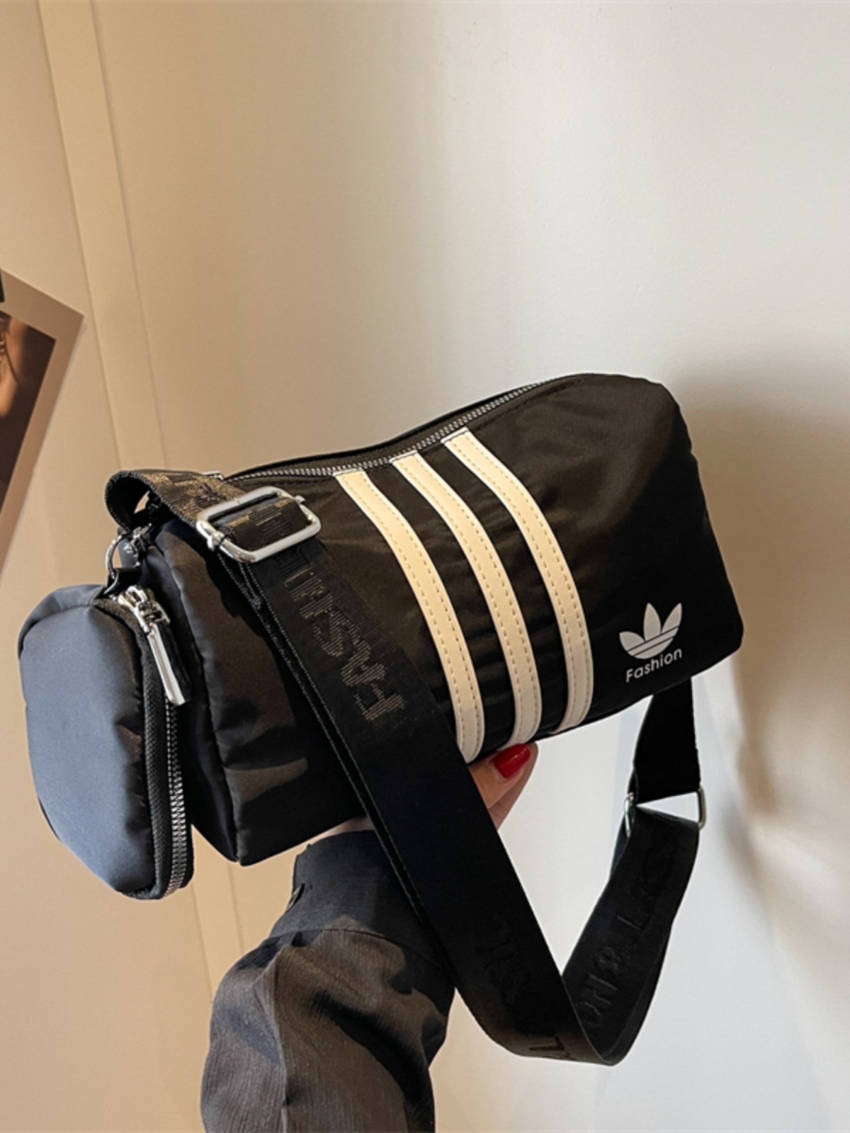 A new 2024 summer sports kit designed by the crowd, three bars and a single-shouldered pillow