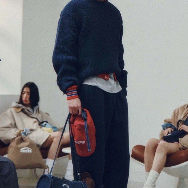 Korea's small-scale design of a dazzling drum bag for both men and women, a single-shoulder hand-carved cowboy, and a simple exercise bag
