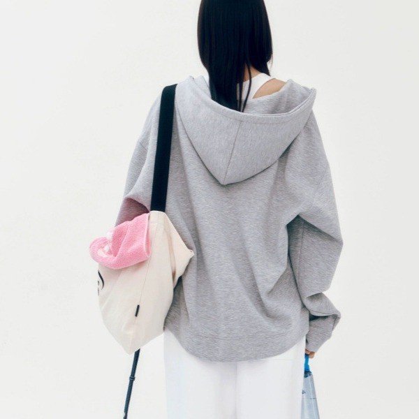 Korea's small-scale design of a dazzling drum bag for both men and women, a single-shoulder hand-carved cowboy, and a simple exercise bag