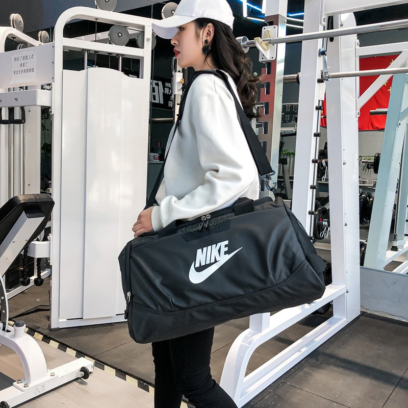 Nike's new gym bag for men and women, a sports bag for swimming, dry and wet, separate basketball bag