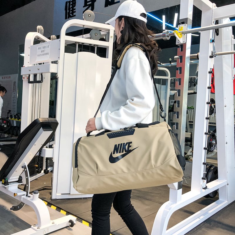 Nike's new gym bag for men and women, a sports bag for swimming, dry and wet, separate basketball bag