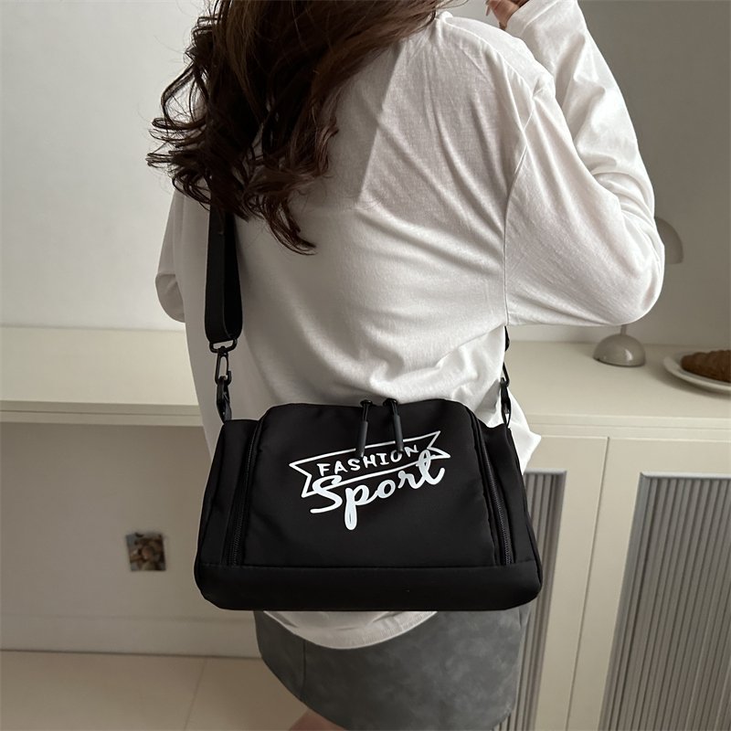 Large-capacity short-distance one-shoulder-carriage bag for a man with a tweezer-pack gymnasium kit