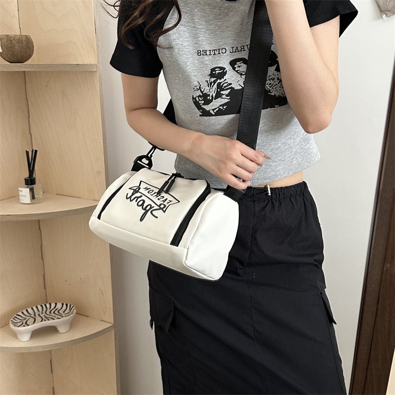 Large-capacity short-distance one-shoulder-carriage bag for a man with a tweezer-pack gymnasium kit