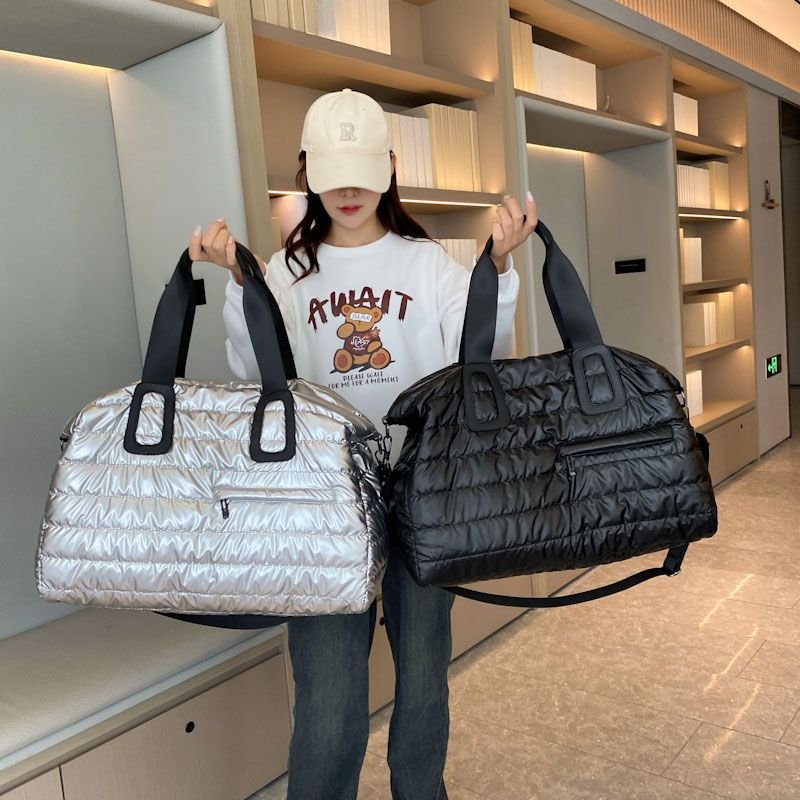 A large-capacity hand-carrying bag for exercise, a one-sleeve-sleeve slop bag for women