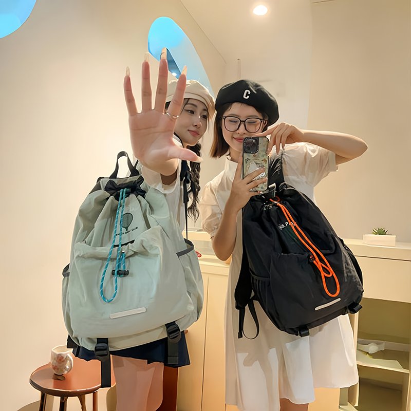Japanese one-size-fits-all badminton backpacker outsourced tennis buns for men and women with large capacity school bags