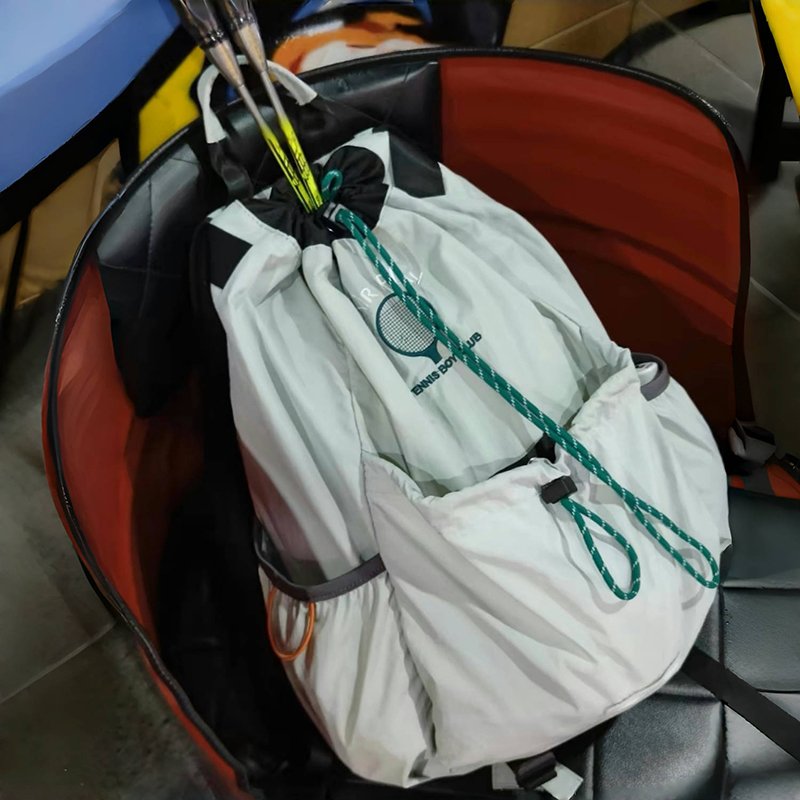 Japanese one-size-fits-all badminton backpacker outsourced tennis buns for men and women with large capacity school bags