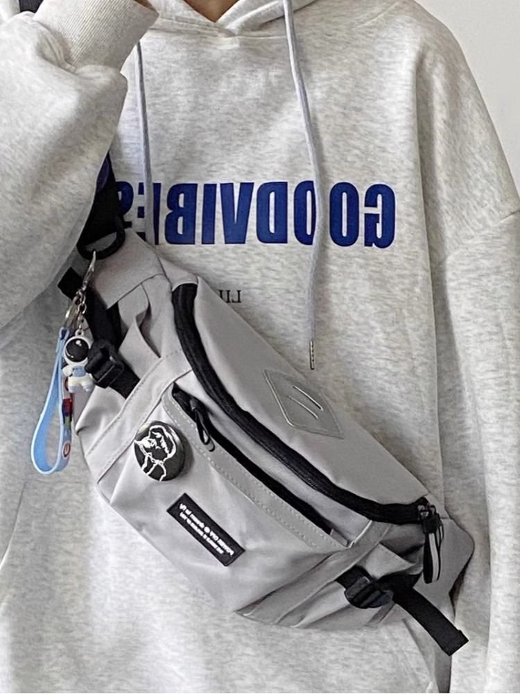 A slashy-packed man's waist bag, a new one-cap, and a student's one-caps chest bag, a twirl, and a small bag