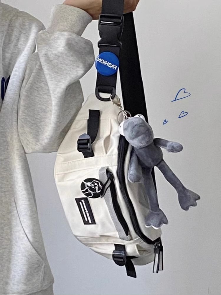 A slashy-packed man's waist bag, a new one-cap, and a student's one-caps chest bag, a twirl, and a small bag