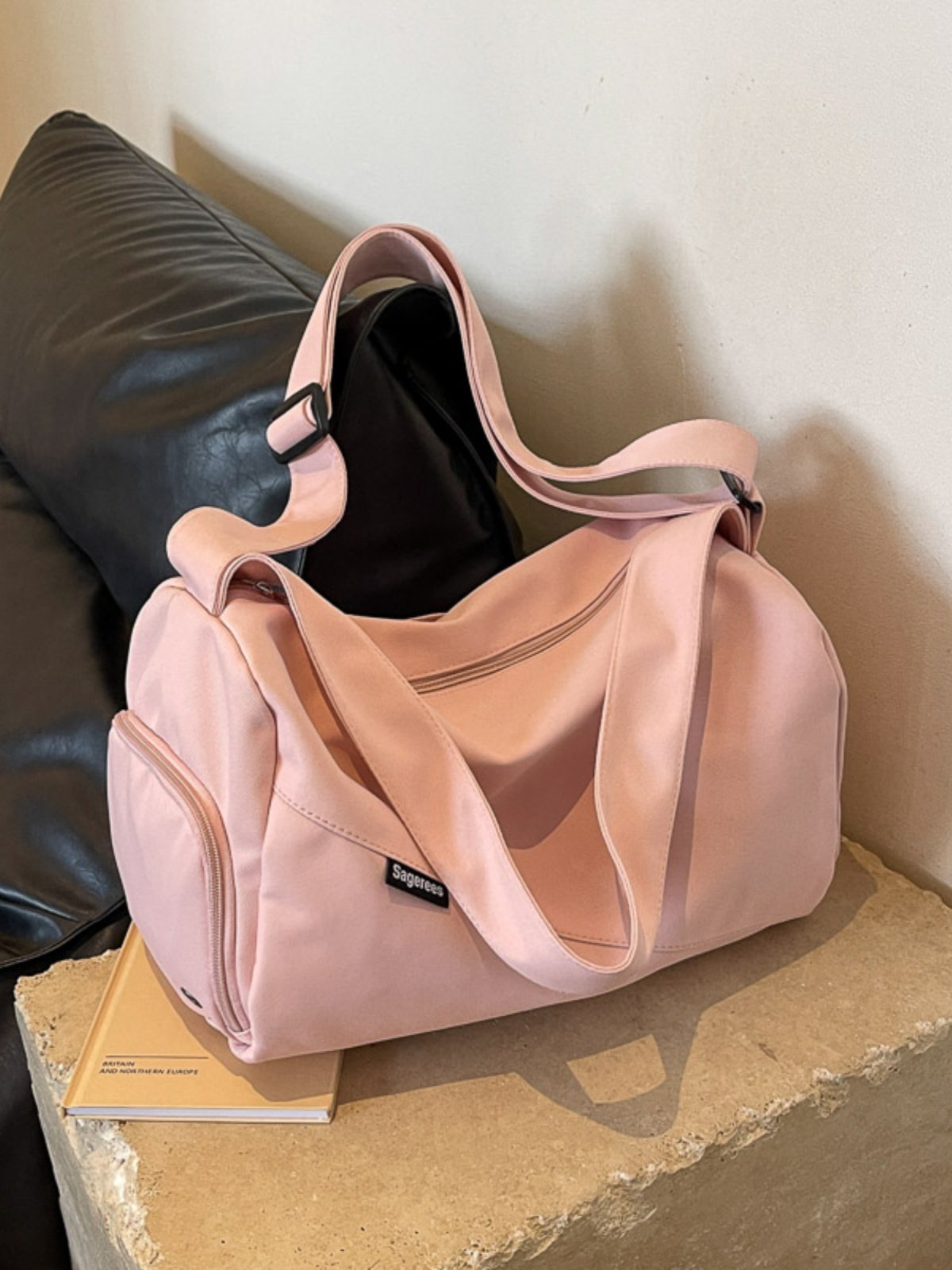 A new, large-capacity sports sports bag for girls in summer 2024