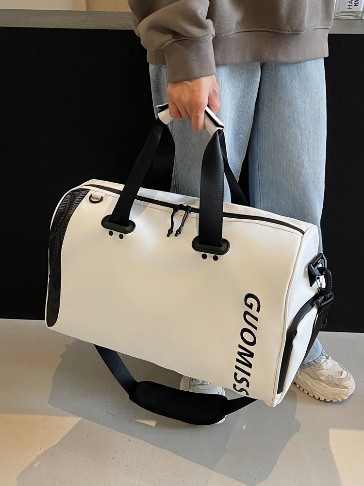 Short-distance bag for a man with a large capacity to travel, light handbag, dry and wet separation sports gym kit