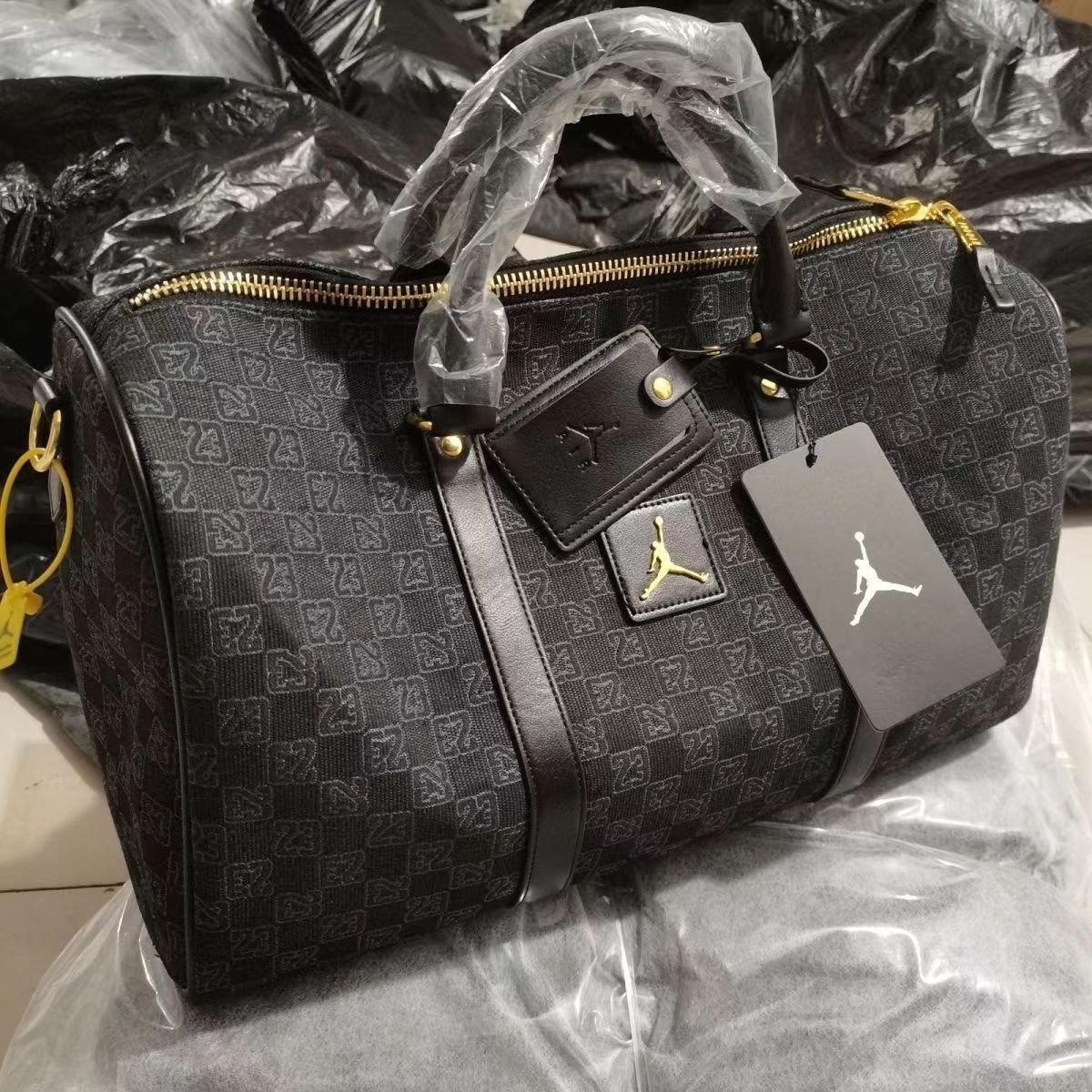 New large-capacity slashy-packed retrospect board, single-shoulder handbag, sports basketball pack