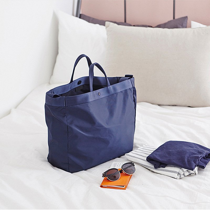 A large-capacity hand-carriage bag with a nylon super-recreational slant across the men's outdoors