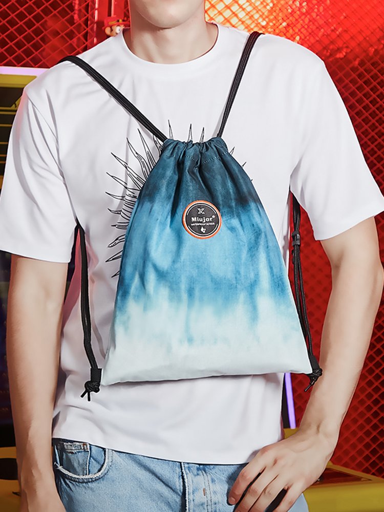 The beach is dry and wet, and the waterproof swim bag has a two-shoulder, male handbag, female gymnasium
