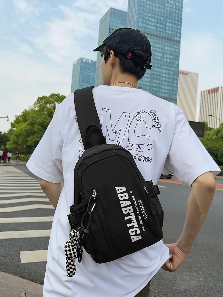 New pecs packs for boys, slants for leisure and sports, sports packs for women with a large capacity to ride a thong to the shoulder