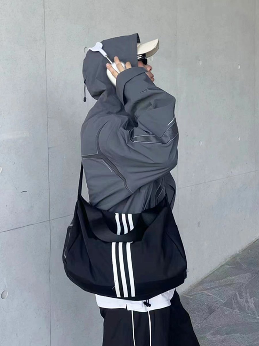 HIGH CAPACITY OF SINGLE-SHOULDER, DRY-WET-SEPARATED SWIM PACKS, BOTH MALE AND FEMALE, FOR A SPORTS AND SPORTS TRIP BY YUEN