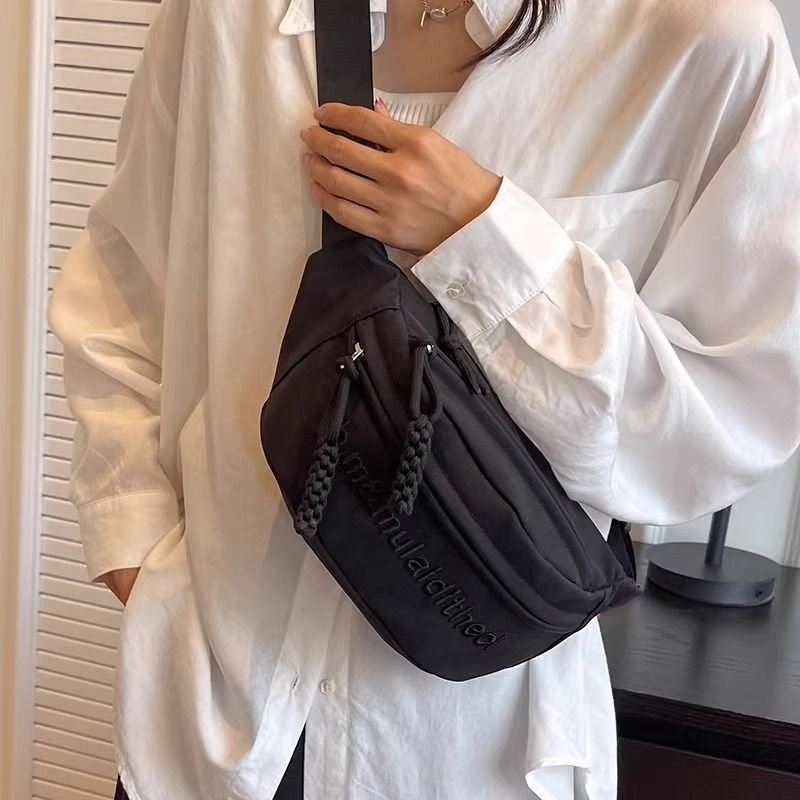 A slashy-packed, single-shoulder chest bag for a man's exercise