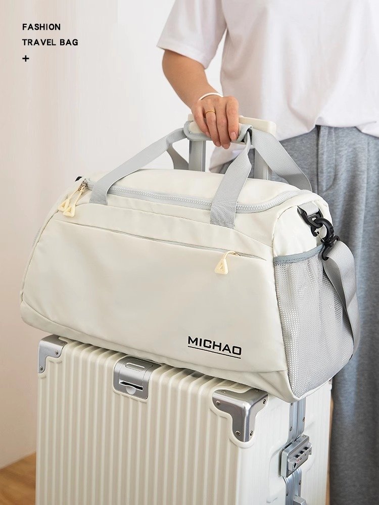 Hand-held travel packs with large capacity and light access for girls to travel short-distance to pick-up luggage bags and gymnastics