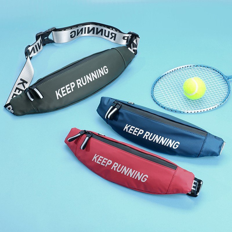 A guy runs a multi-purpose outdoor mobile phone bag, a man and a woman, a professional-level