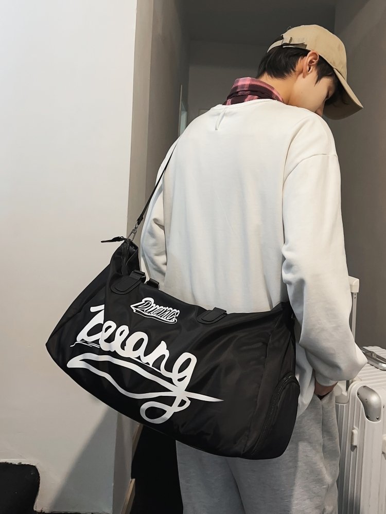 A new one-shoulder slant pack for men ' s and women ' s dry and wet separation exercise short trip packs for high-capacity leisure students