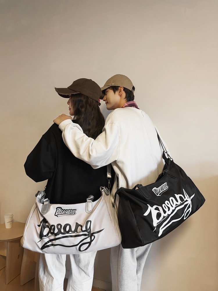 A new one-shoulder slant pack for men ' s and women ' s dry and wet separation exercise short trip packs for high-capacity leisure students