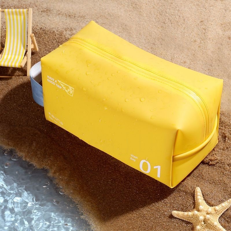 Swimbags are waterproof and packs of swimsuits are packed with stylists, men's and women's sports, beach cleaning