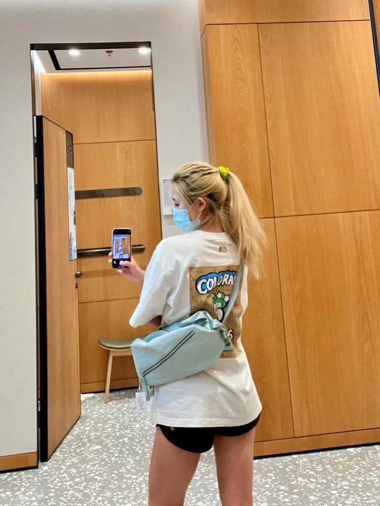 Lulemon Fast Track 2.0 rides a one-shoulder slant handbag, a yoga bag, protein