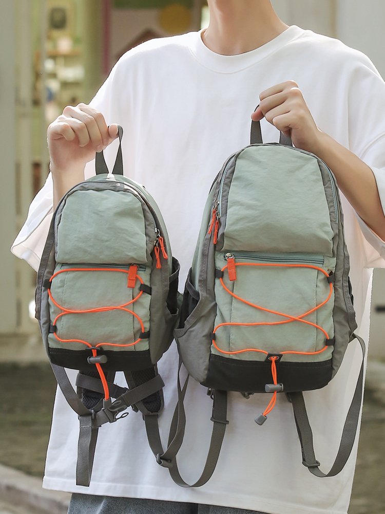 A mini-shoulder, a man and a woman in a fashion outdoor exercise, rides a little backpack picnic, picks up a little hiking bag