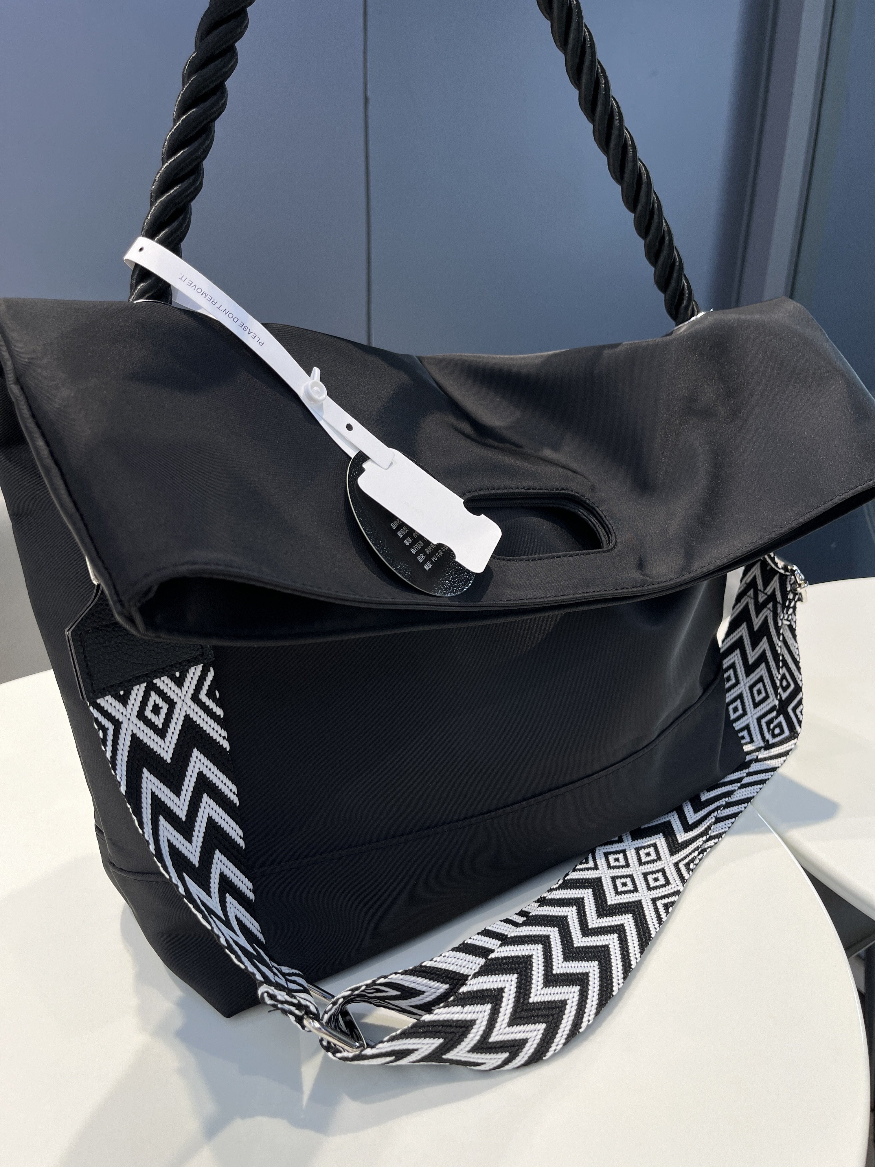 Left thousand family bags, black-sensored men, large-capacity, one-shoulder-slashed sports kits