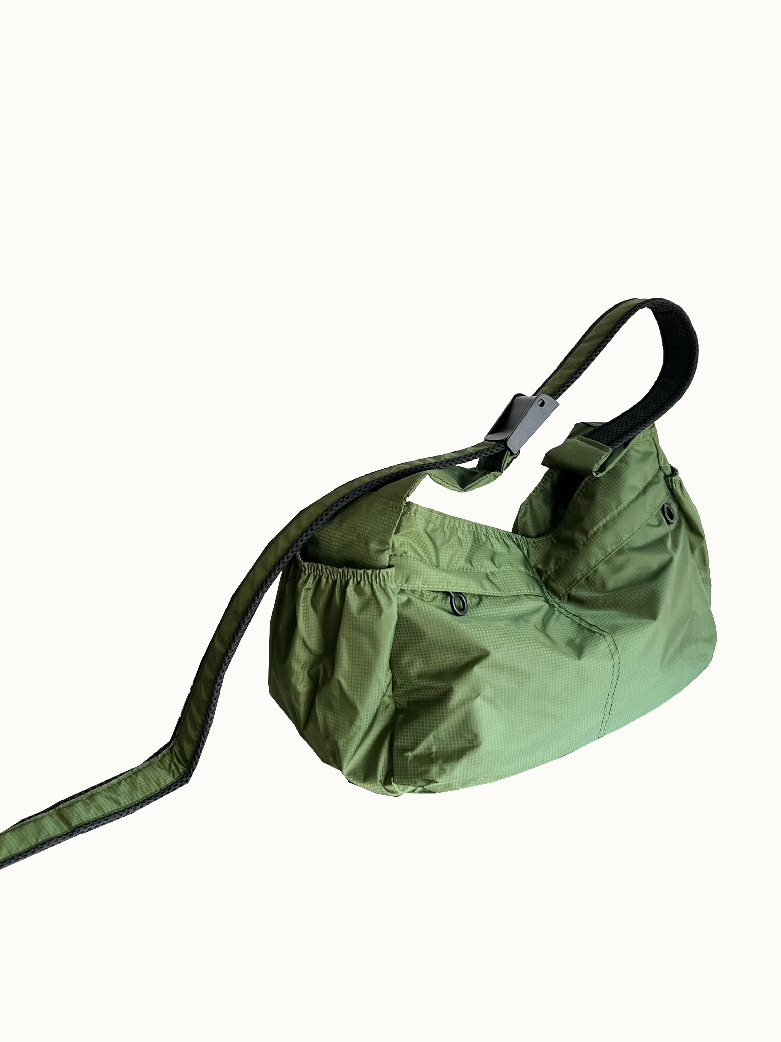 MY WATERPROOF OXFORD WITH A LARGE CAPACITY OF DUMPLINGS, AND A NEW ONE-SIZE-SIZE-FITS-ALL, LEISURE-DEFEATING, ONE-SHOULDER-PACK