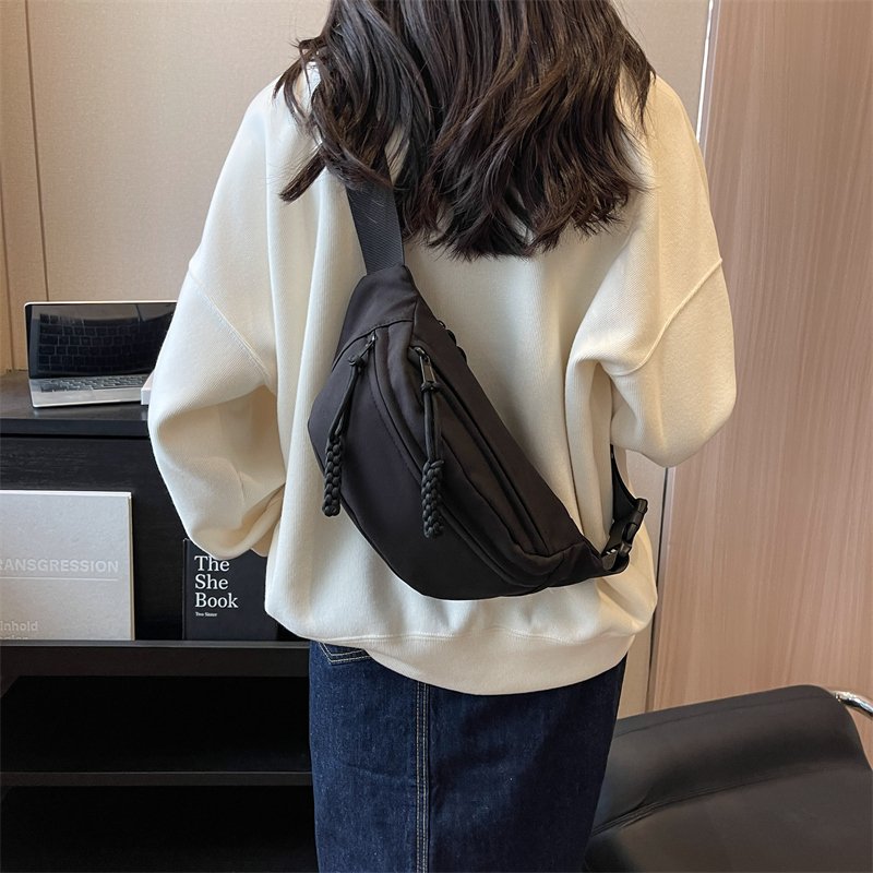 The red pecs bag for the girls' leisure movement, and the small rags and rags and rags and rags and rags and tacks