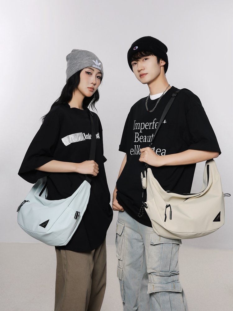 A new 2024 fashion machine with a slant bag for boys can ride a sports-tide mailman