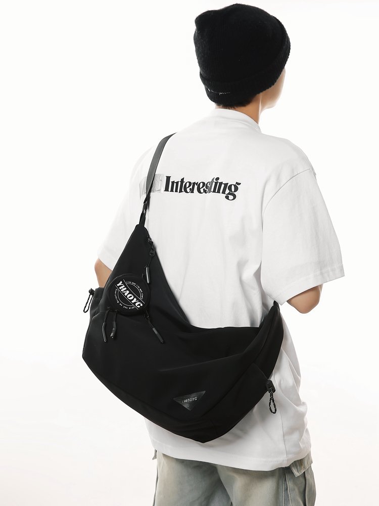 A new 2024 fashion machine with a slant bag for boys can ride a sports-tide mailman