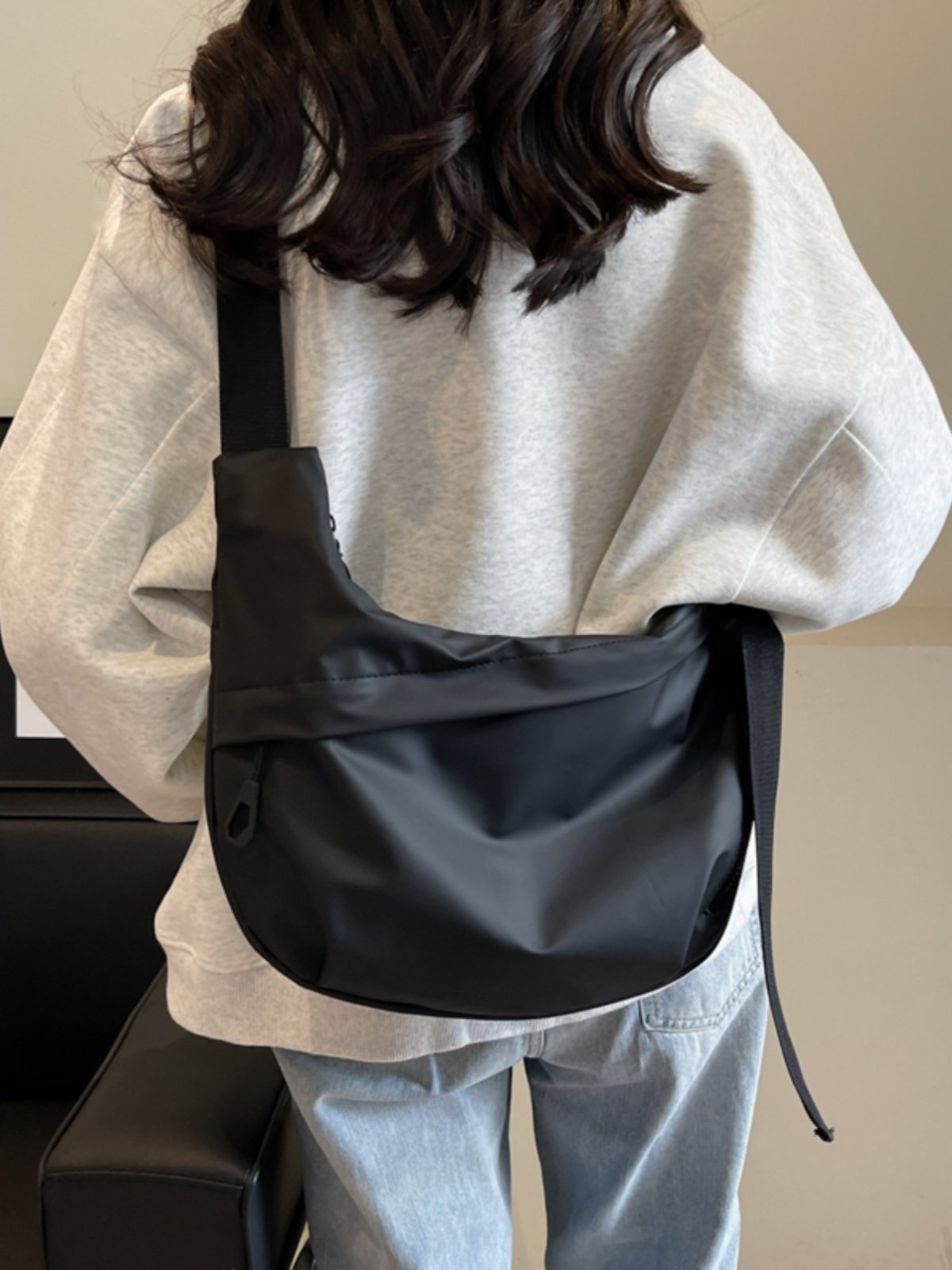 A new 2024 in summer, a light-colored tot-bag water-proof lady riding a male's slop bag
