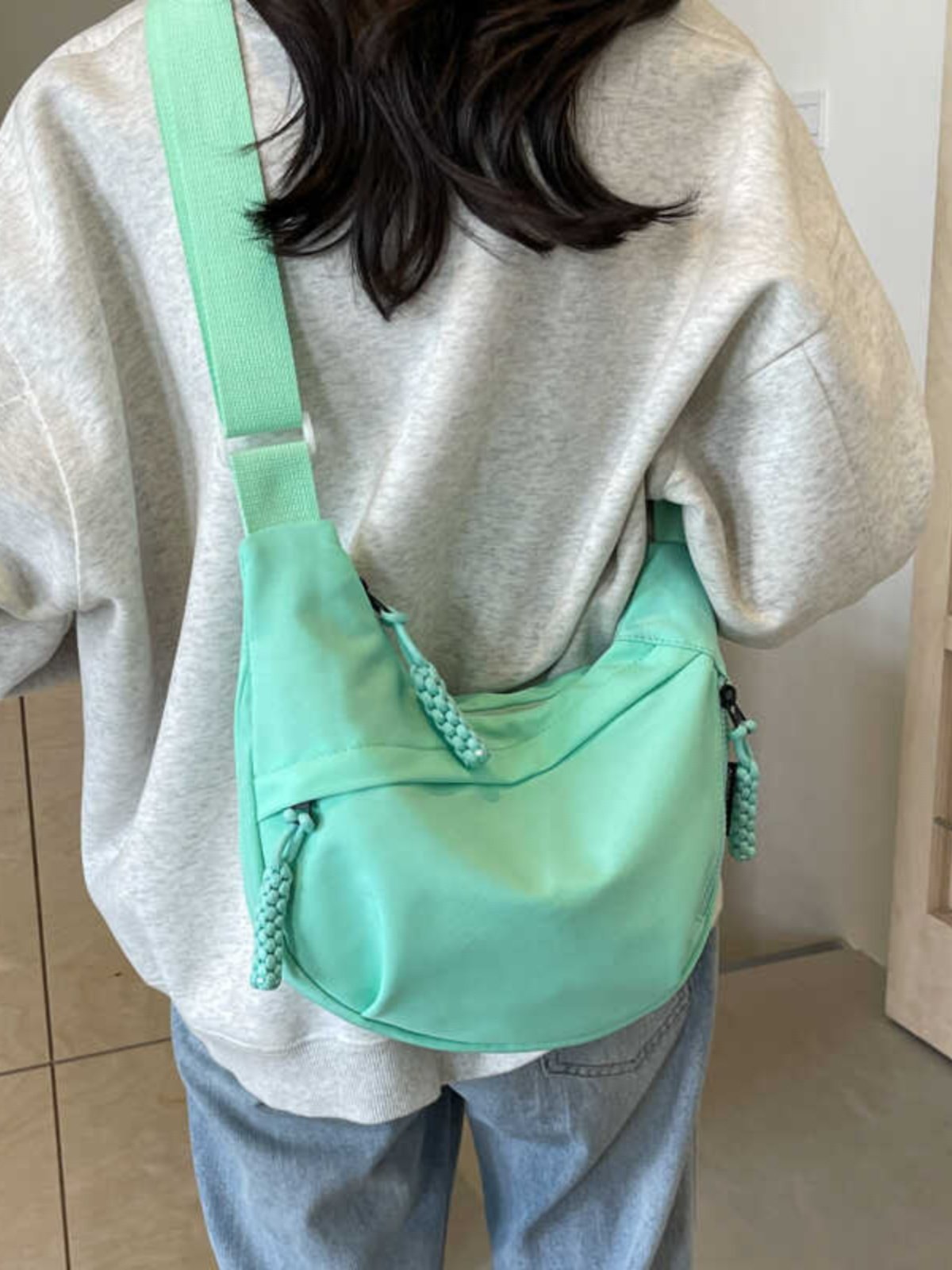 A new 2024 in summer, a light-colored tot-bag water-proof lady riding a male's slop bag