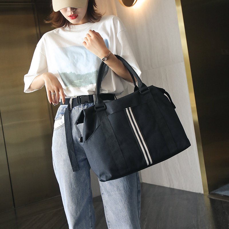 Hand-held travel packs with large, short-distance, one-capable shoulder packs to fold leisure time travel kits