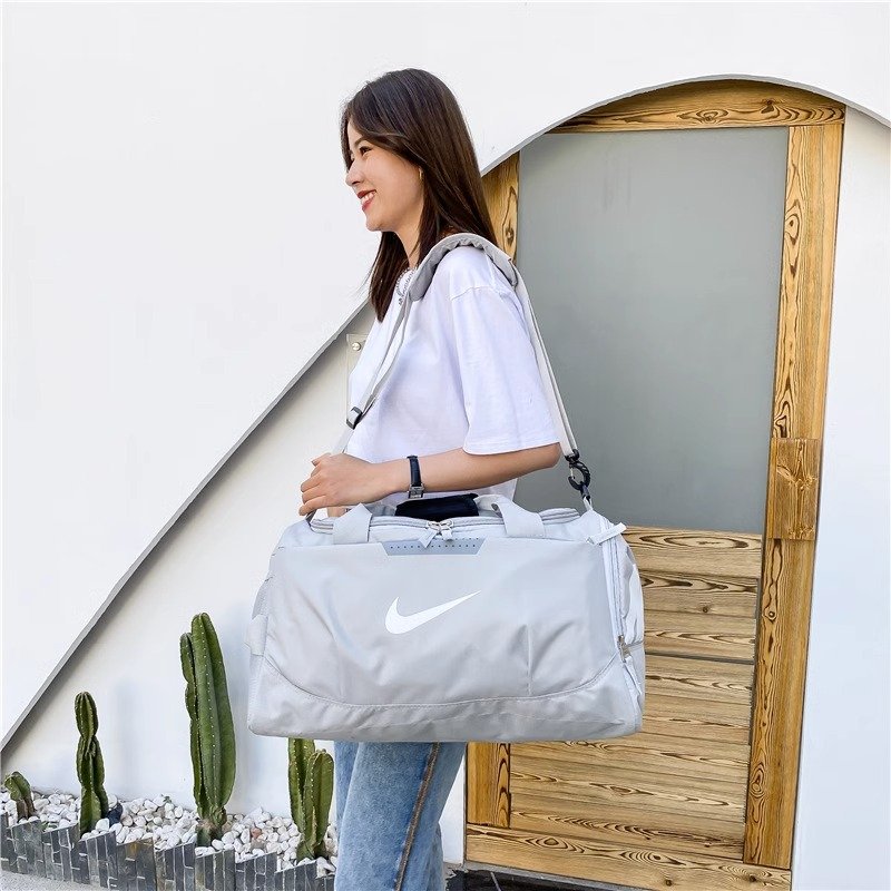 Nike's real traveler bag lady, hand-held, dry and wet to separate large one-capable shoulder bag