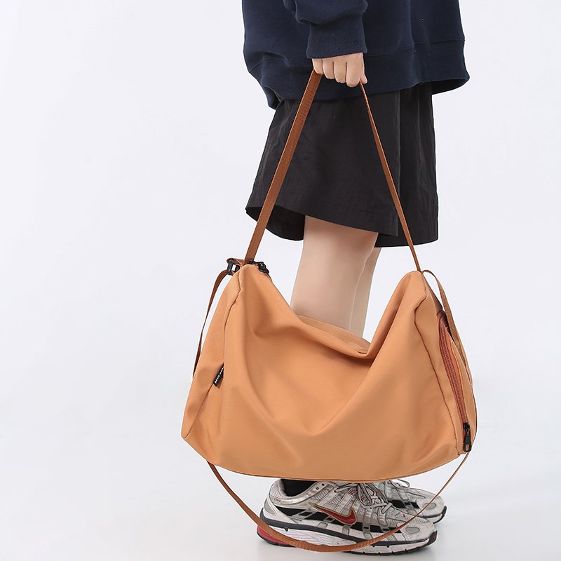 The gym bag girl, short-distance backpack, swims and collects a bag of yoga