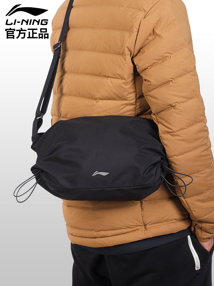 Li Ning rides an oscillating sports chest bag, a female sportsman's mobile phone bag, a multi-purpose outdoor body