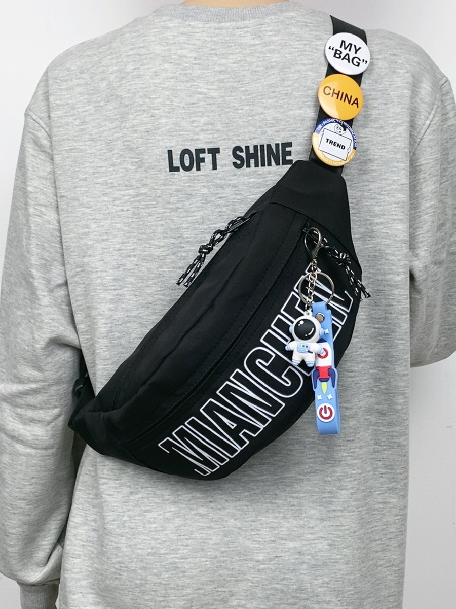 a slashy, ins-tweet chest bag for a man with a one-shoulder-pack for a student's sports exercise