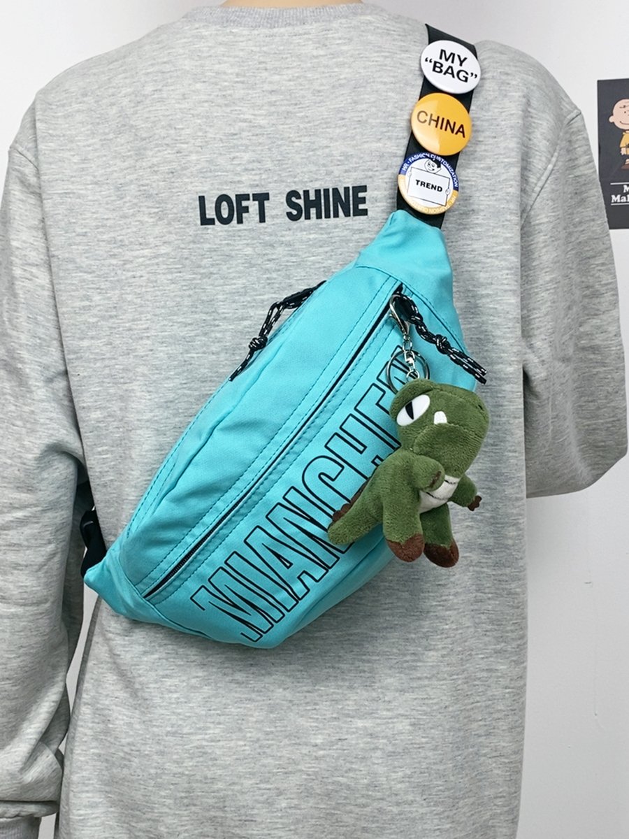 a slashy, ins-tweet chest bag for a man with a one-shoulder-pack for a student's sports exercise