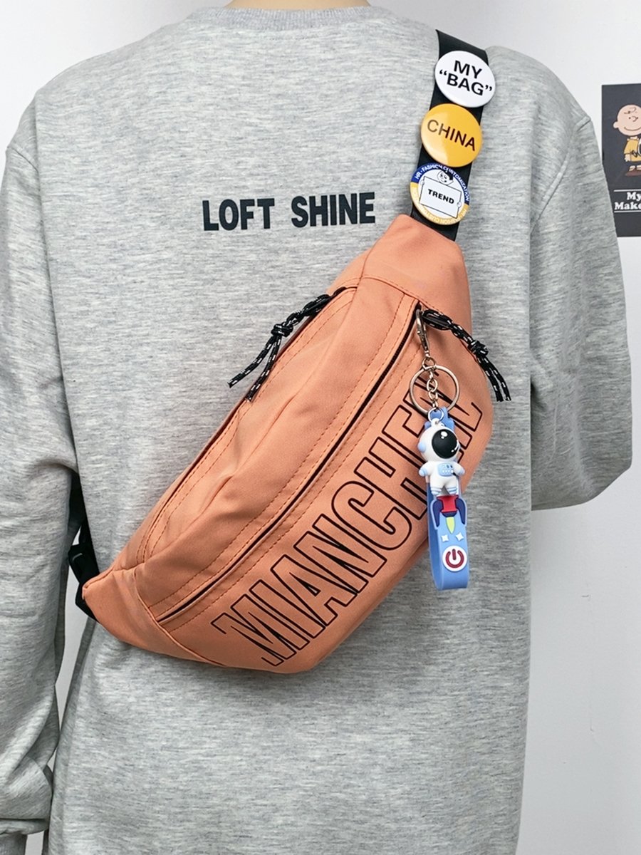 a slashy, ins-tweet chest bag for a man with a one-shoulder-pack for a student's sports exercise