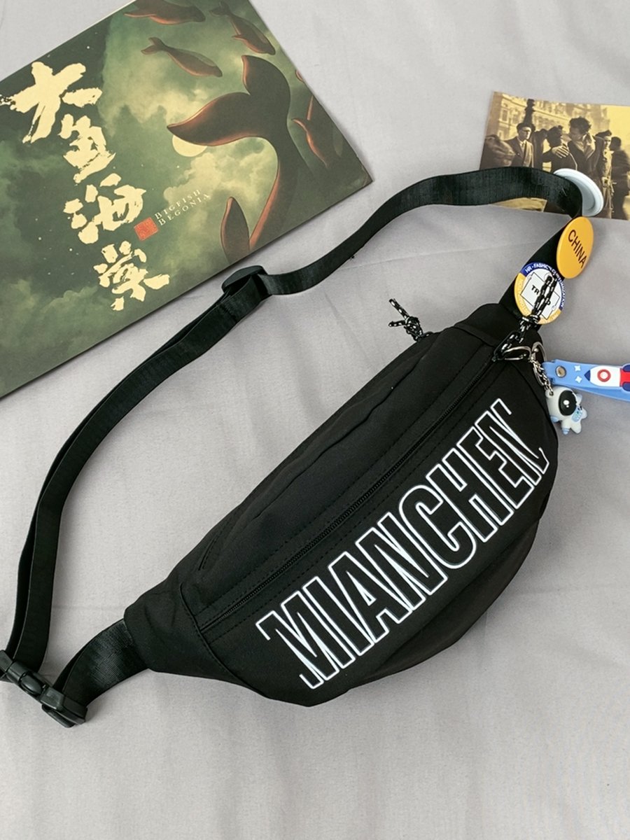 a slashy, ins-tweet chest bag for a man with a one-shoulder-pack for a student's sports exercise