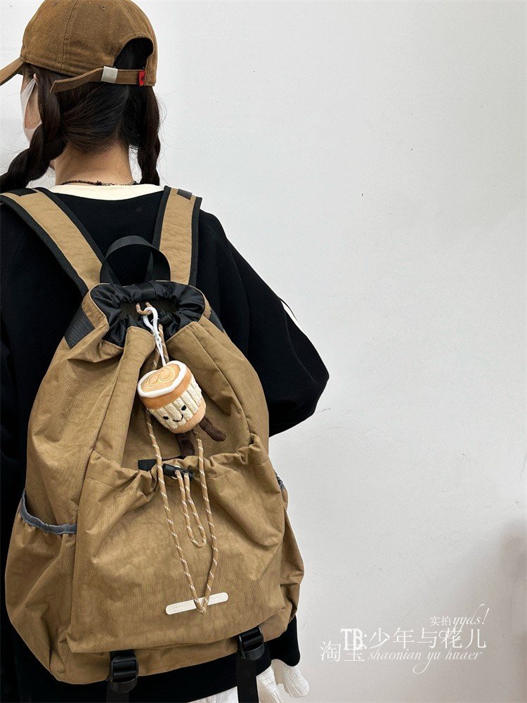 An outdoor exercise double-shoulder, light-water-proof rope trip for college students with school commuting backpacks