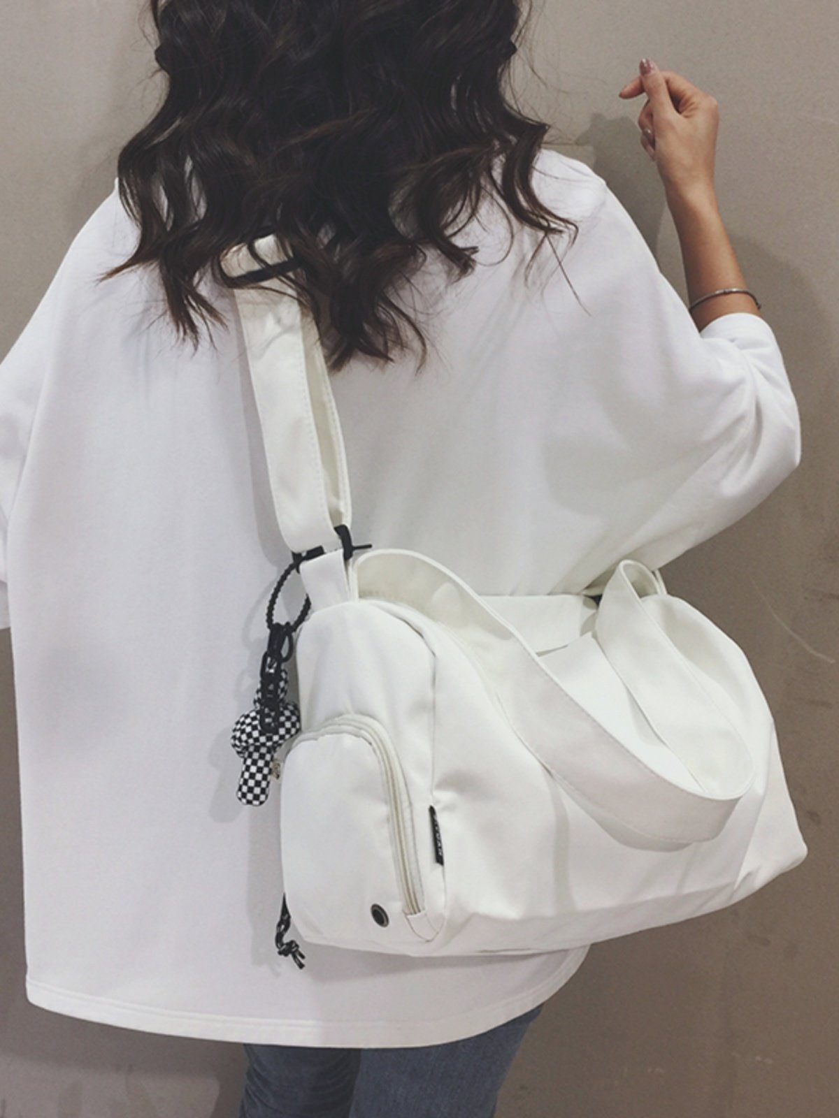 A large-capacity waterproof nylon sports bag for Yoga