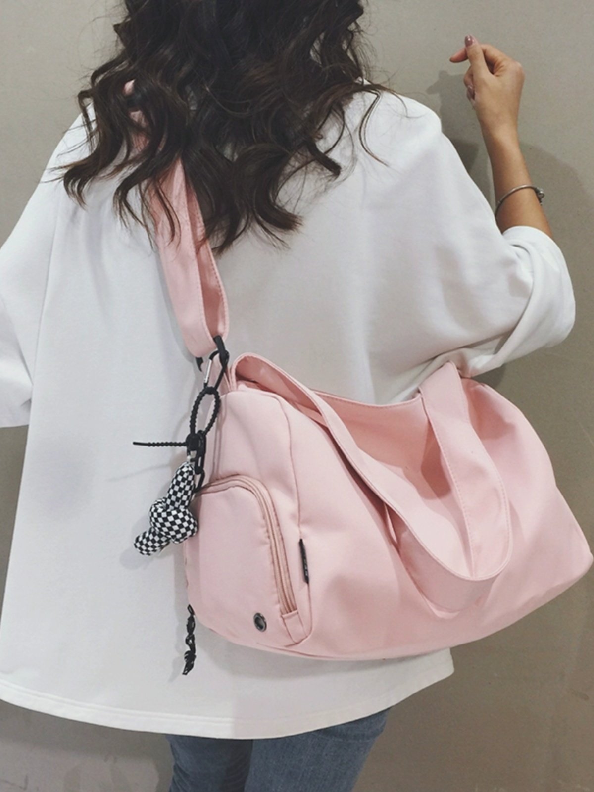 A large-capacity waterproof nylon sports bag for Yoga