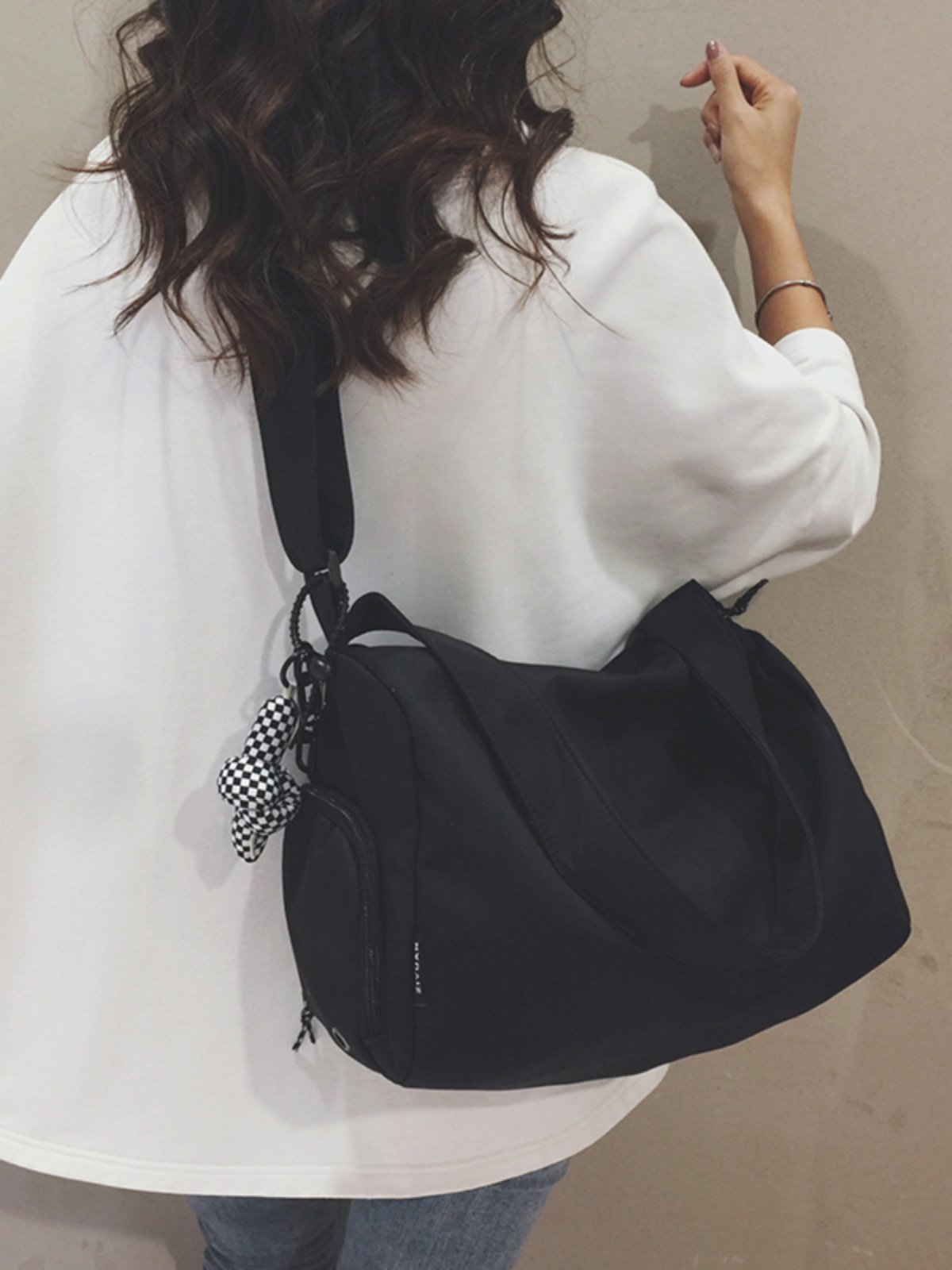 A large-capacity waterproof nylon sports bag for Yoga